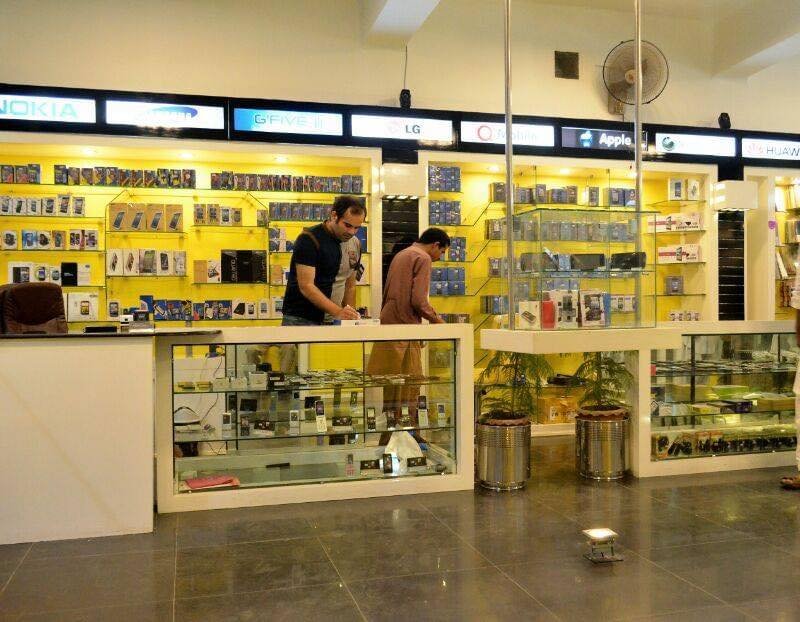 Mobile Hub (Cell Phone Shop) DHQ Chowk Dera Ghazi Khan