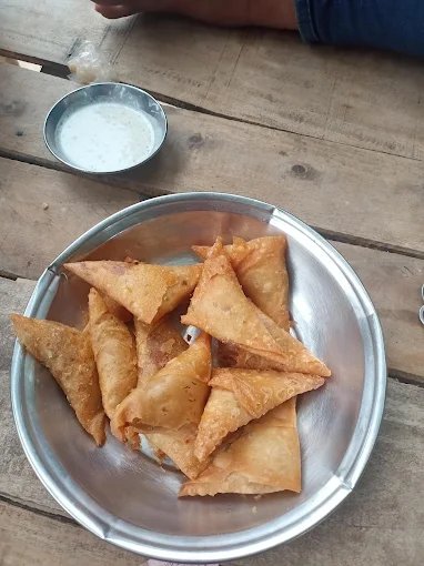 Mirza Samosa, Shah Sikandar Road, DG Khan