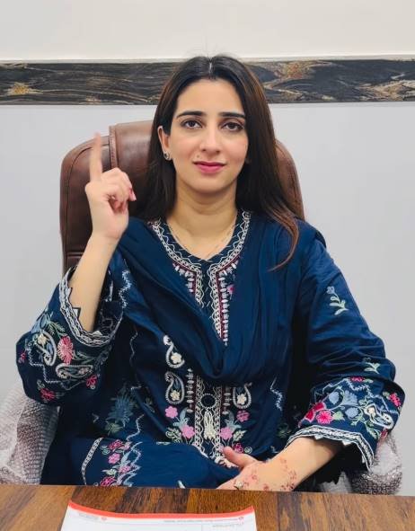 Dr Yusra Khan , Consultant Gynaecologist, Multan 03256044007