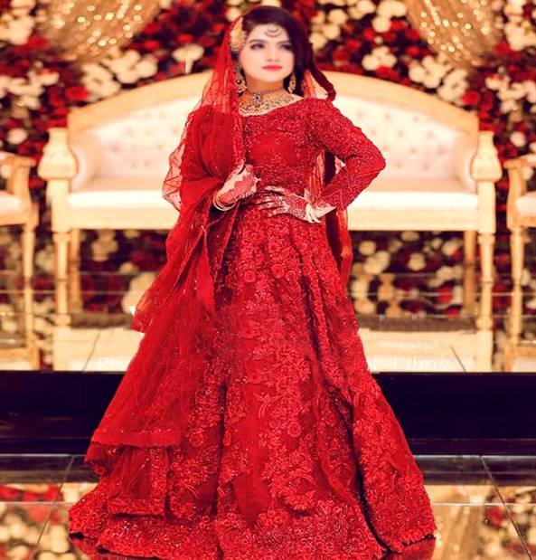 Rent Bridal & Party Dresses in Multan | Posheeda by Rida